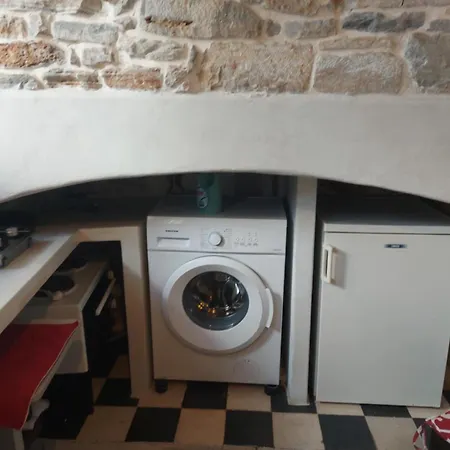 Fasolas Square 15m2 Is Located 30 Stairs Up From The Main Road And It Is In The Old Market Fasolas And Next To The Museums Filótion