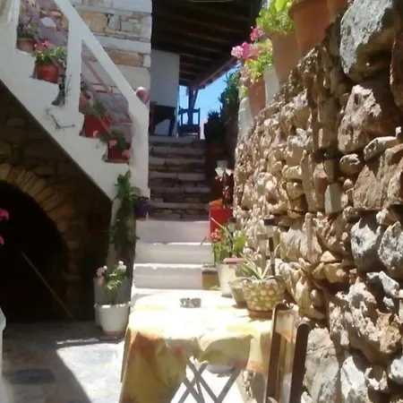 Fasolas Square 15m2 Is Located 30 Stairs Up From The Main Road And It Is In The Old Market Fasolas And Next To The Museums *