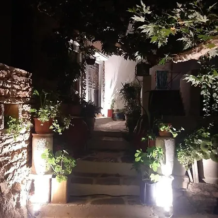 Fasolas Square 15m2 Is Located 30 Stairs Up From The Main Road And It Is In The Old Market Fasolas And Next To The Museums Filótion