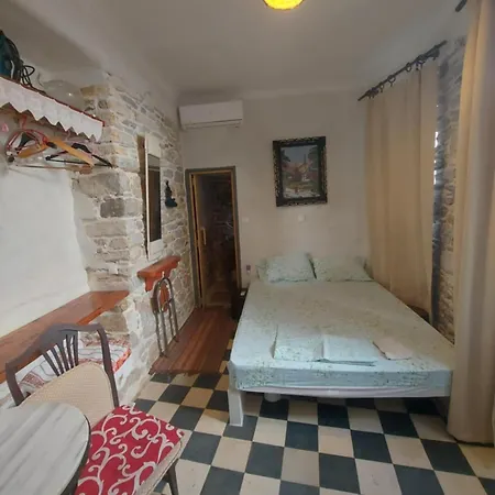 Vakantiehuis Fasolas Square 15m2 Is Located 30 Stairs Up From The Main Road And It Is In The Old Market Fasolas And Next To The Museums Filótion