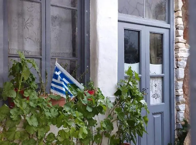 Fasolas Square 15m2 Is Located 30 Stairs Up From The Main Road And It Is In The Old Market Fasolas And Next To The Museums Φιλώτι