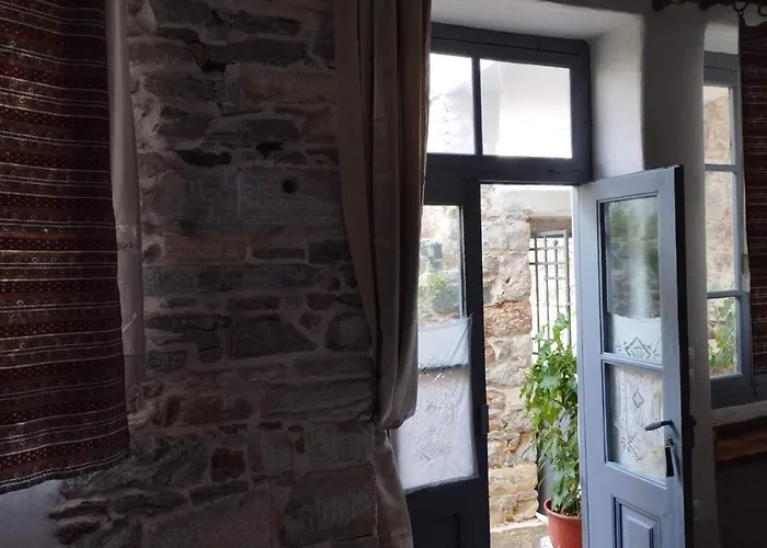 Σπίτι διακοπών Fasolas Square 15m2 Is Located 30 Stairs Up From The Main Road And It Is In The Old Market Fasolas And Next To The Museums *