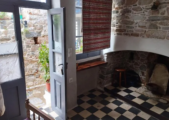 Fasolas Square 15m2 Is Located 30 Stairs Up From The Main Road And It Is In The Old Market Fasolas And Next To The Museums Σπίτι διακοπών