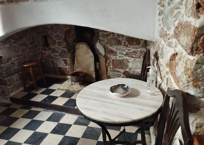 Fasolas Square 15m2 Is Located 30 Stairs Up From The Main Road And It Is In The Old Market Fasolas And Next To The Museums Σπίτι διακοπών Φιλώτι