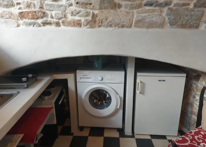 Fasolas Square 15m2 Is Located 30 Stairs Up From The Main Road And It Is In The Old Market Fasolas And Next To The Museums Φιλώτι