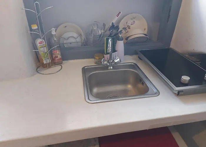 Fasolas Square 15m2 Is Located 30 Stairs Up From The Main Road And It Is In The Old Market Fasolas And Next To The Museums Φιλώτι