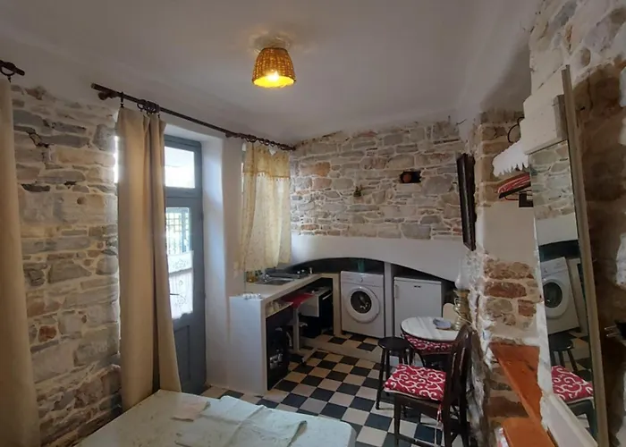 Σπίτι διακοπών Fasolas Square 15m2 Is Located 30 Stairs Up From The Main Road And It Is In The Old Market Fasolas And Next To The Museums Φιλώτι